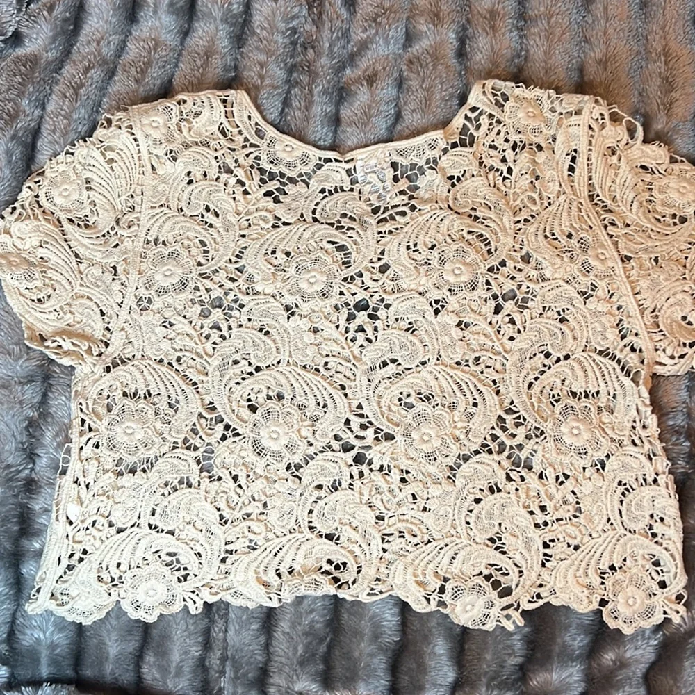 EXPRESS crochet lace crop top - Picture 2 of 3
